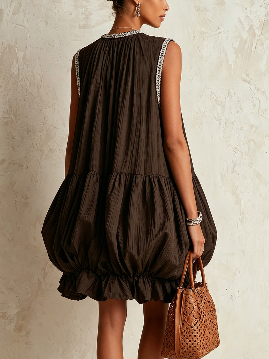 Colette | Mini Vestido Sin Mangas Marrón con Volante