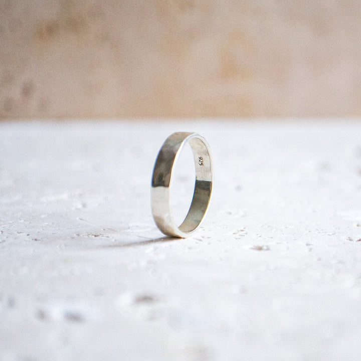 Anillo martillado de plata esterlina 925 hecho a mano