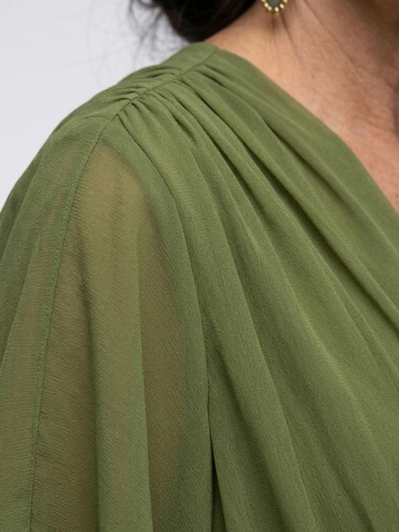 Elysia | Vestido midi drapeado con escote en V y cinturón en la cintura