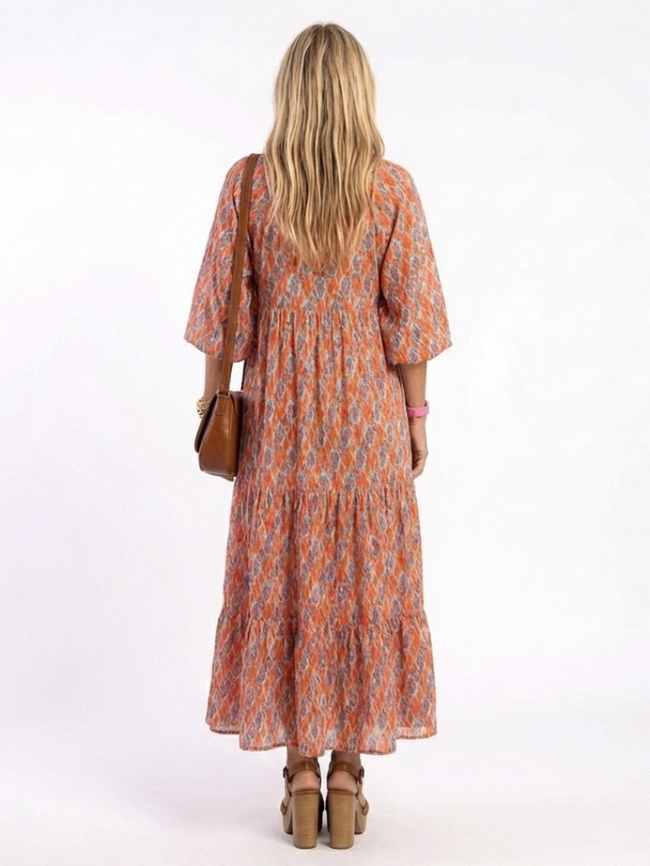 Amara | Vestido midi con escote en V y patrón geométrico