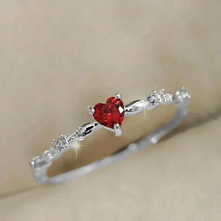 Anillo Corazón con Rubí Dorado