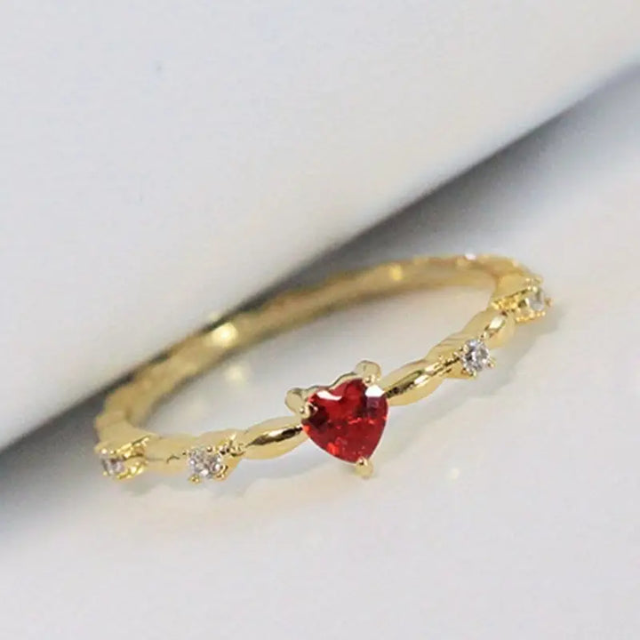 Anillo Corazón con Rubí Dorado