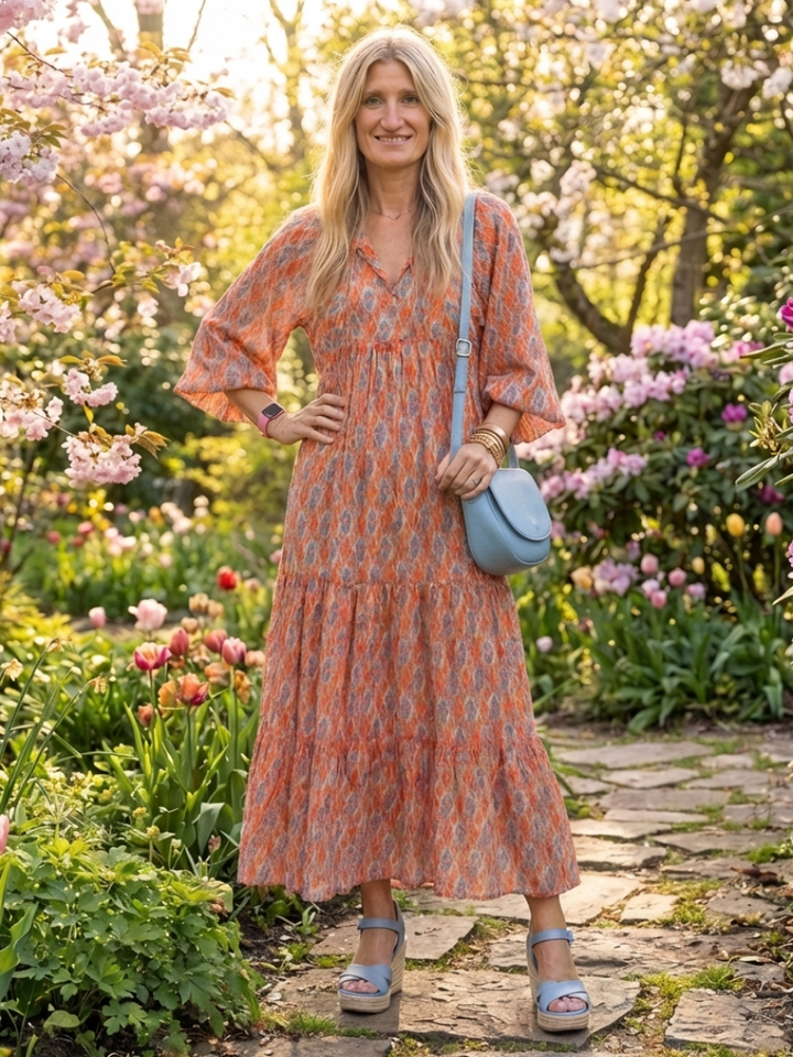 Amara | Vestido midi con escote en V y patrón geométrico