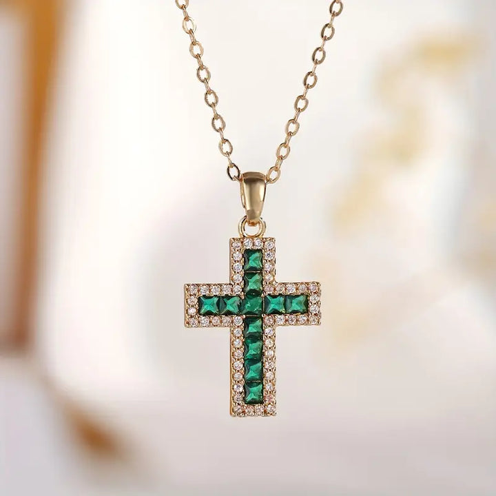 Colgante Cruz Esmeralda Solene en Cadena de Oro