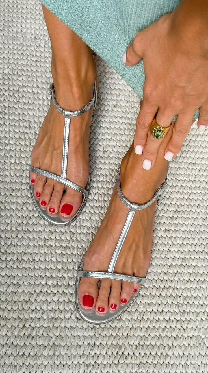 Sandalias doradas Bianca con finas tiras