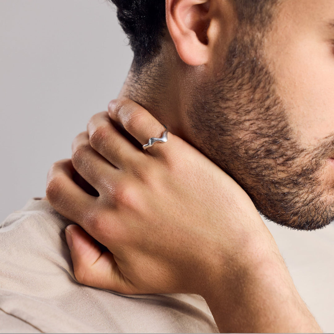 Anillo asimétrico "Melting" en plata de ley 925