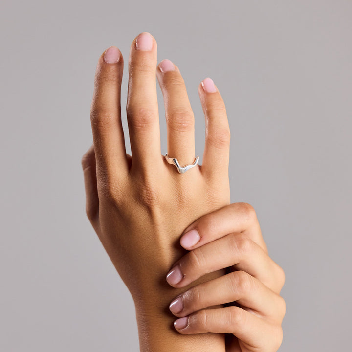 Anillo asimétrico "Melting" en plata de ley 925