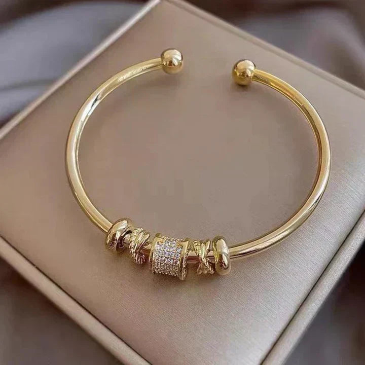 Luna | Pulsera ajustable elegante con encantos dorados sofisticados