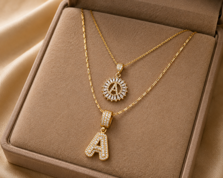 Collar de Oro Aurora con Iniciales