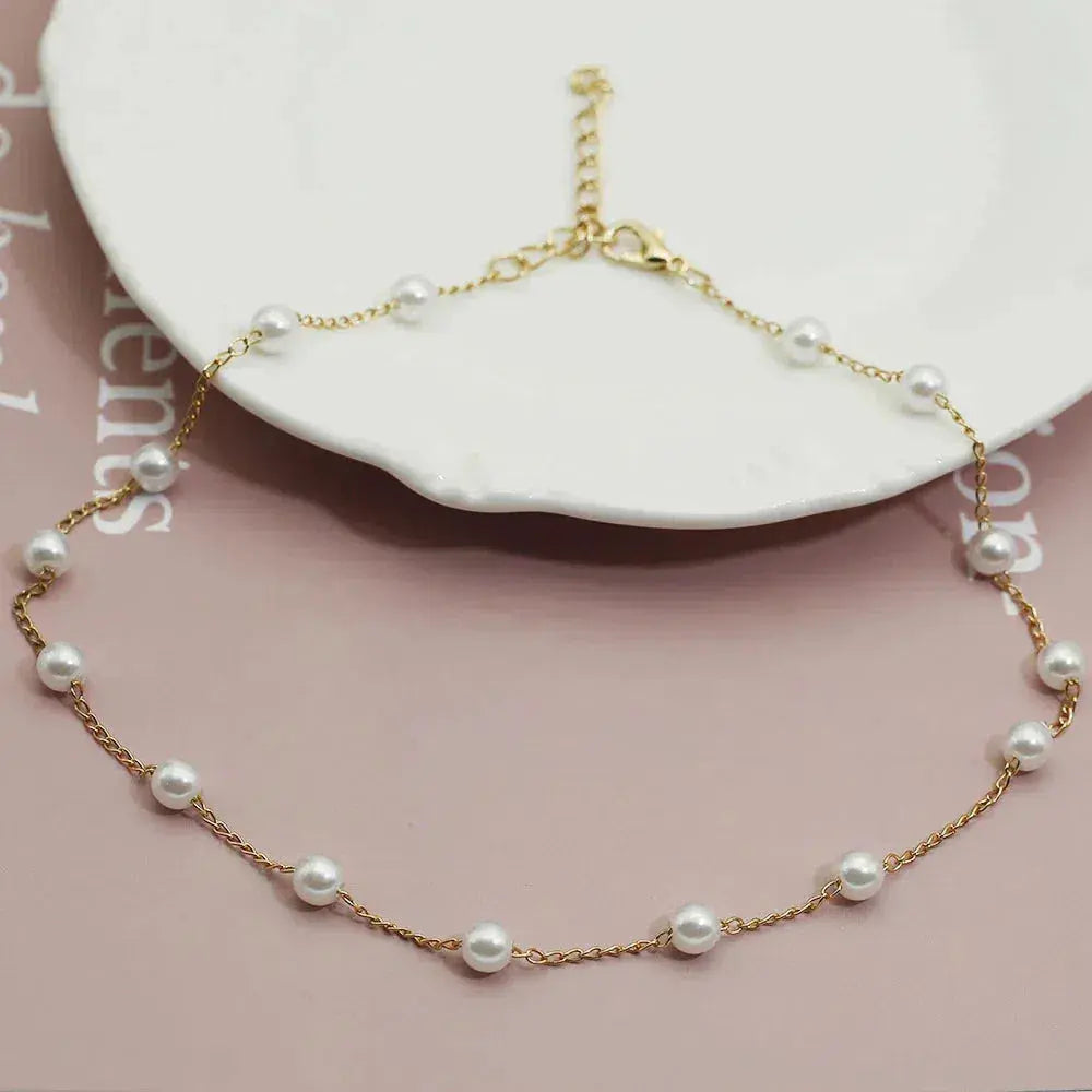 Collar Dorado con Perlas Espaciadas