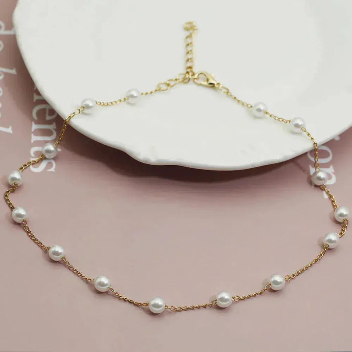Collar Dorado con Perlas Espaciadas