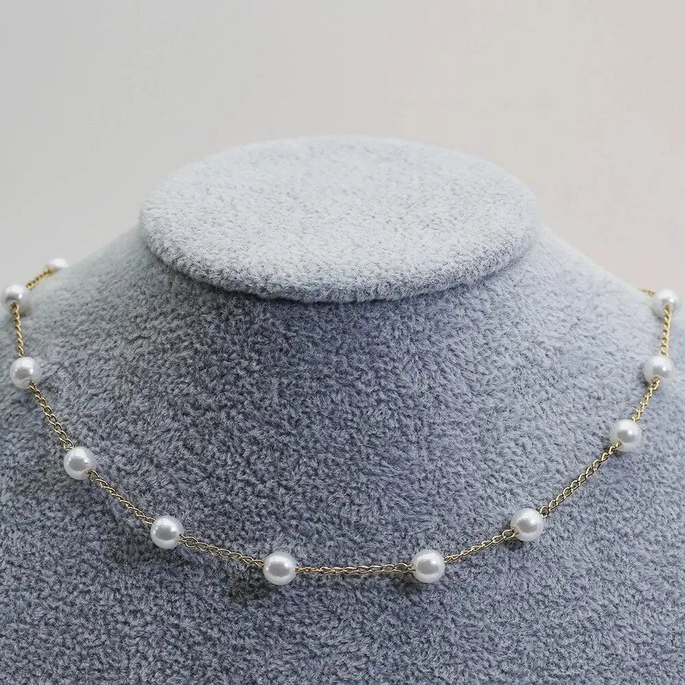 Collar Dorado con Perlas Espaciadas