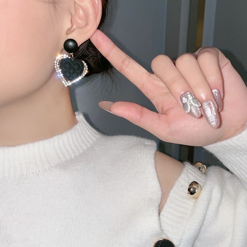 Pendientes de Oro Negro en Forma de Corazón