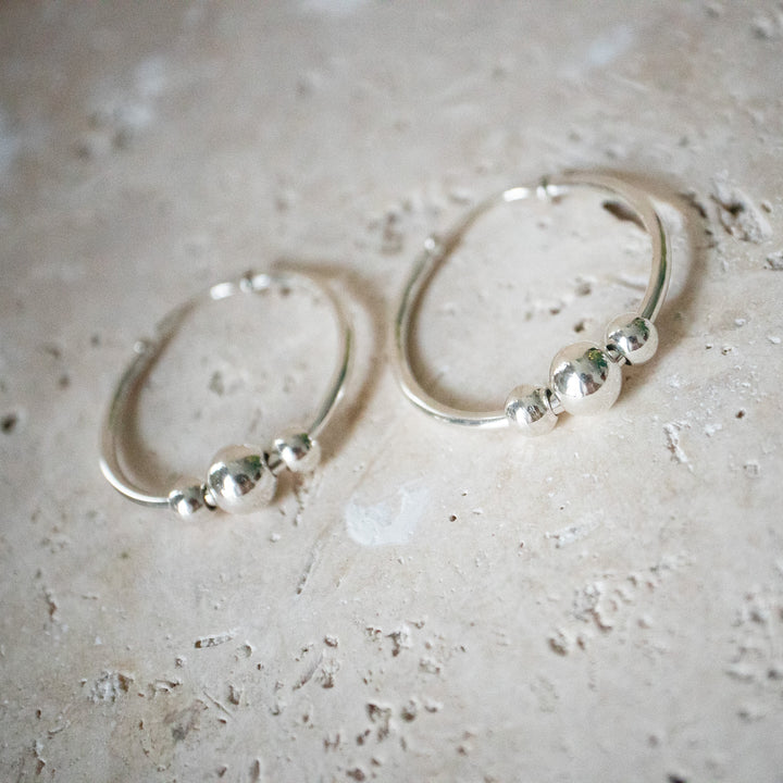 Aros de Plata Esterlina 925 con Bolas Móviles, Pendientes en Diferentes Tamaños