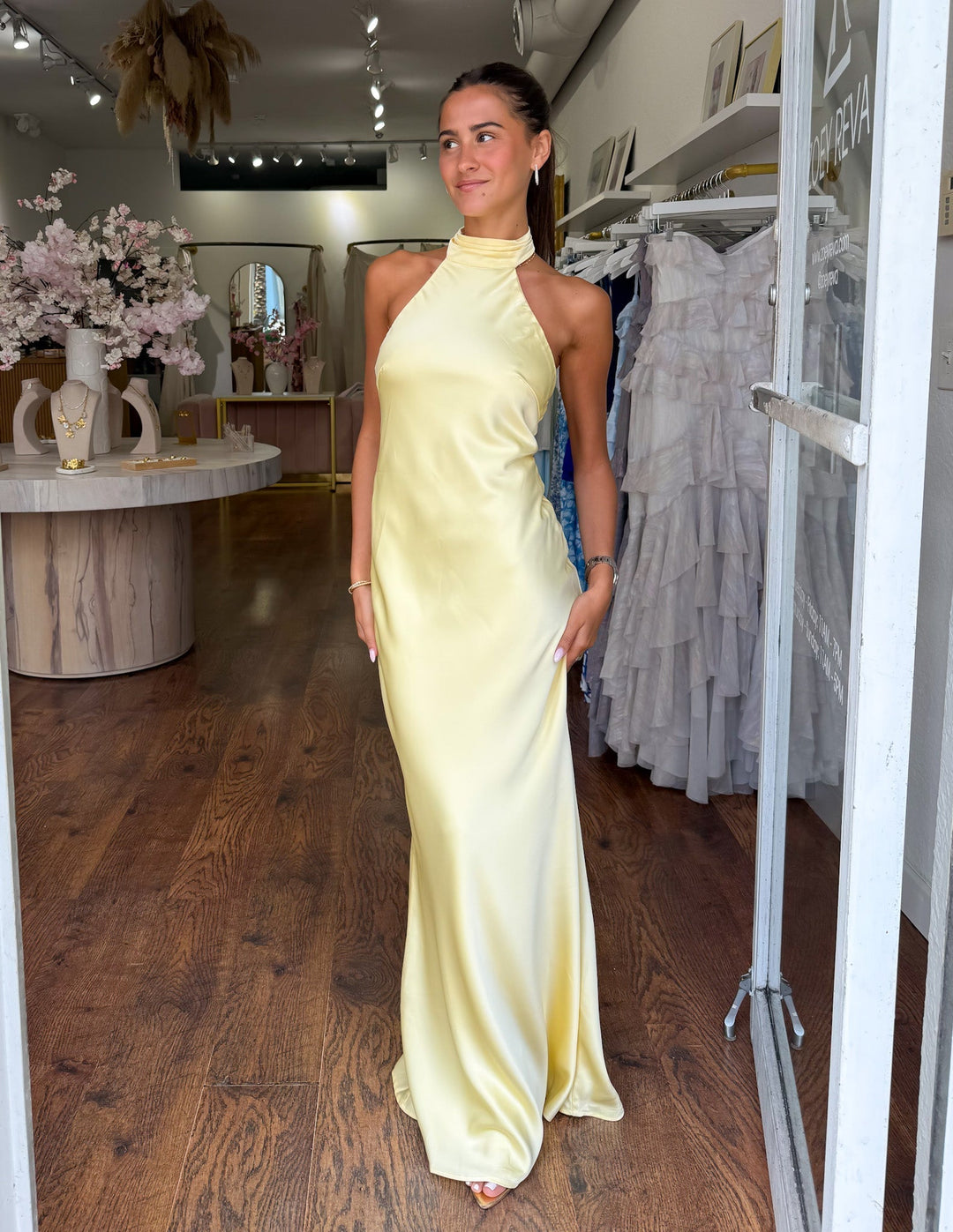 ZEYNEP | Vestido Maxi Satinado Elegante con Corte Halter