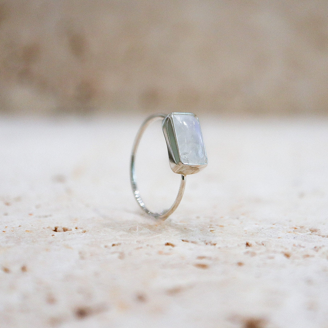 Anillo de piedra de luna arcoíris cuadrado en plata de ley 925 / Anillo de piedra de luna