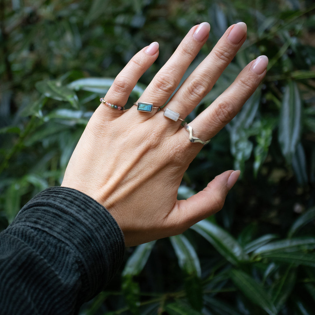 Anillo asimétrico "Melting" en plata de ley 925