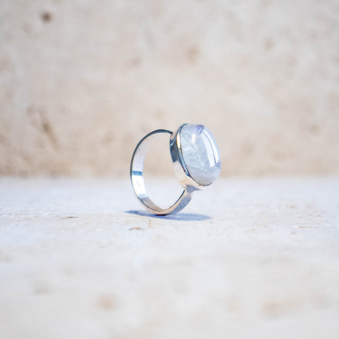 Gran Anillo Ovalado de Piedra de Luna en Plata Esterlina 925 – Hecho a Mano