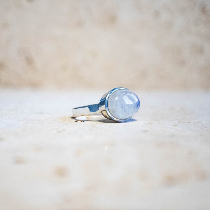 Gran Anillo Ovalado de Piedra de Luna en Plata Esterlina 925 – Hecho a Mano