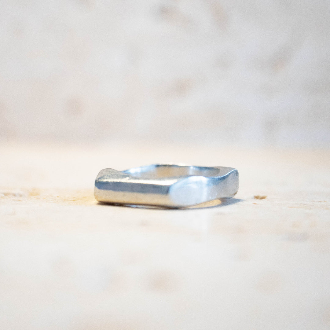 Anillo asimétrico de plata esterlina maciza 925 – hecho a mano