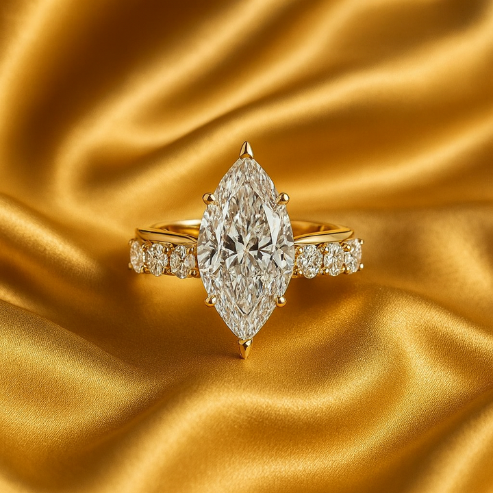 Anillo de Oro con Diamante Marquise