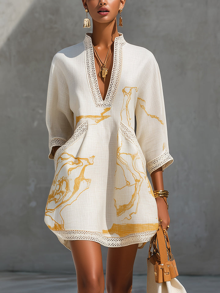 Aliénor | Mini Vestido en Marfil con Encaje de Ganchillo y Patrones Dorados con Escote en V