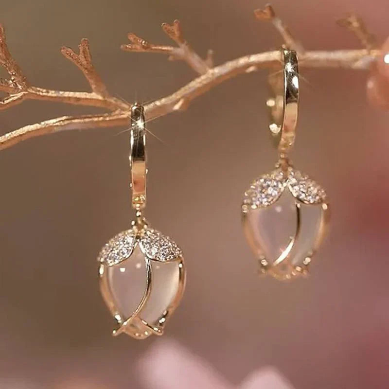 Pendientes Vintage Tulipán Blanco en Zirconia