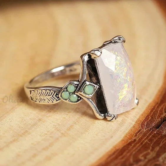 Anillo Vintage en Ópalo Plateado