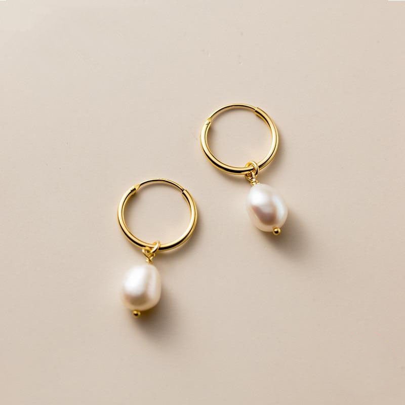 Los Pendientes de Aro Clásicos con Perlas