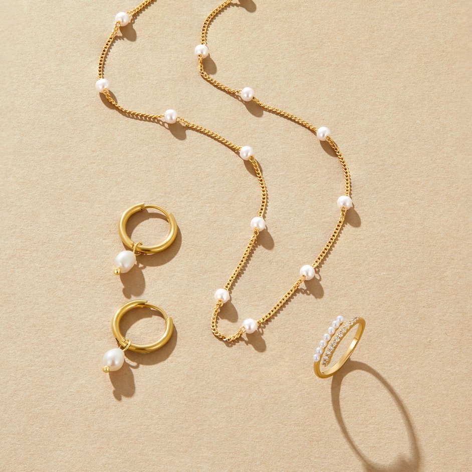 Los Pendientes de Aro Clásicos con Perlas
