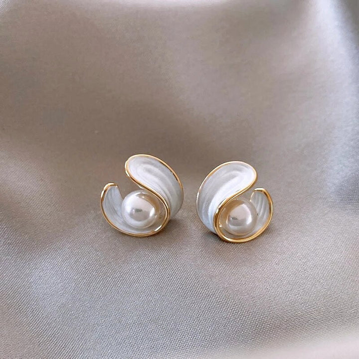 Pendientes de perlas clásicas de oro