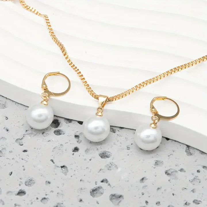 Collar de Perlas Elegante y Gracioso