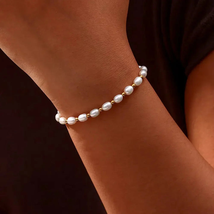 Pulsera Elegante de Perlas y Oro