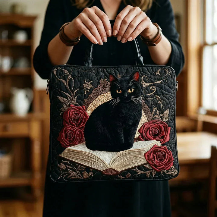 Bolsa acolchada artesanal – Gato Negro sobre los Libros