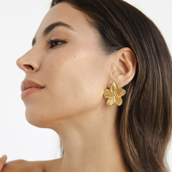 Pendientes de flor en oro