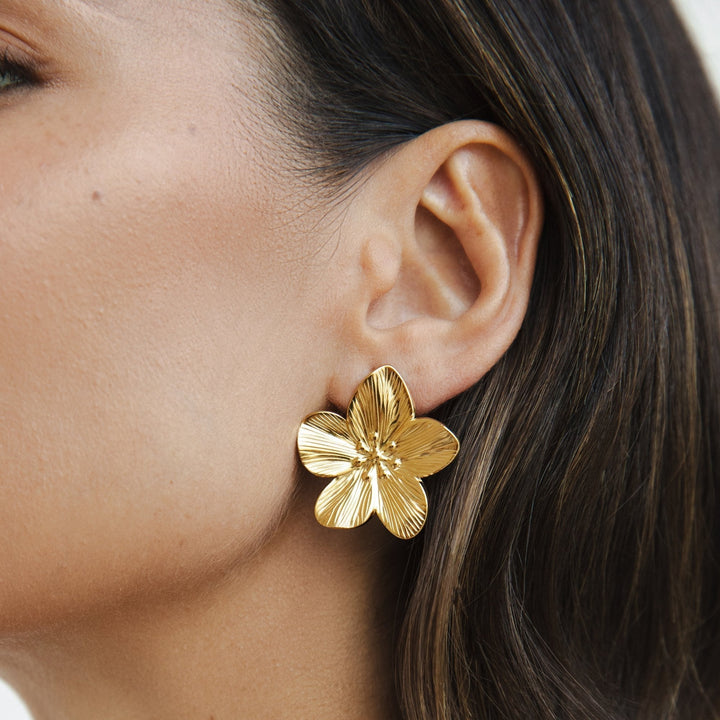 Pendientes de flor en oro