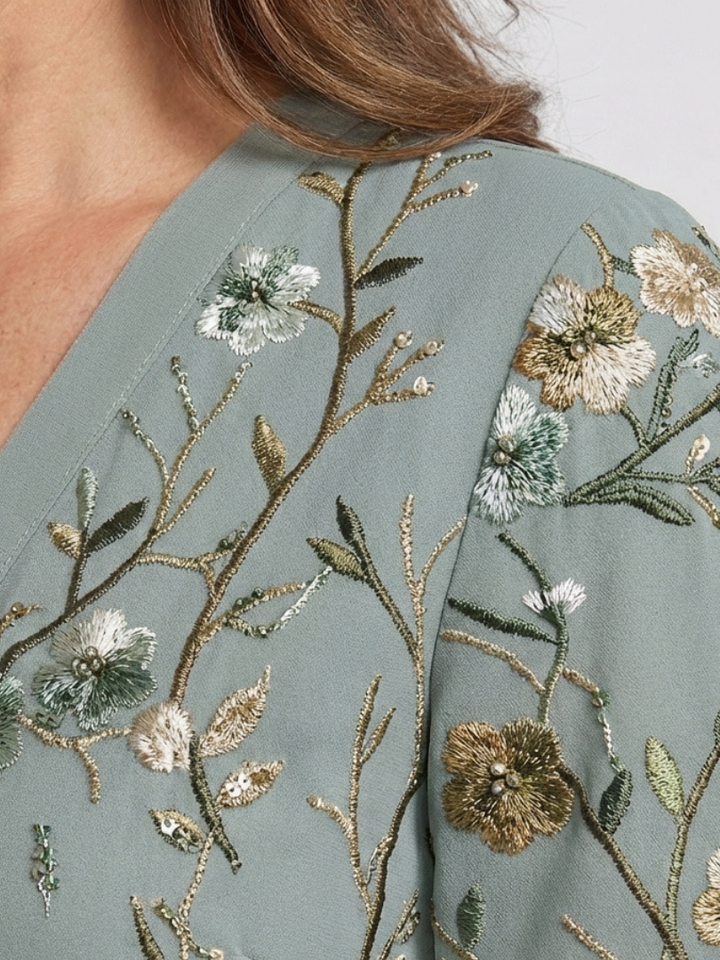 Evadne | Vestido maxi floral con escote en V y mangas cortas