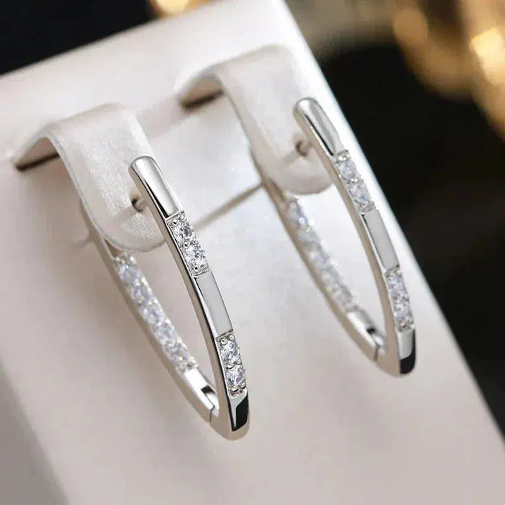Pendientes sofisticados con piedras de zirconia