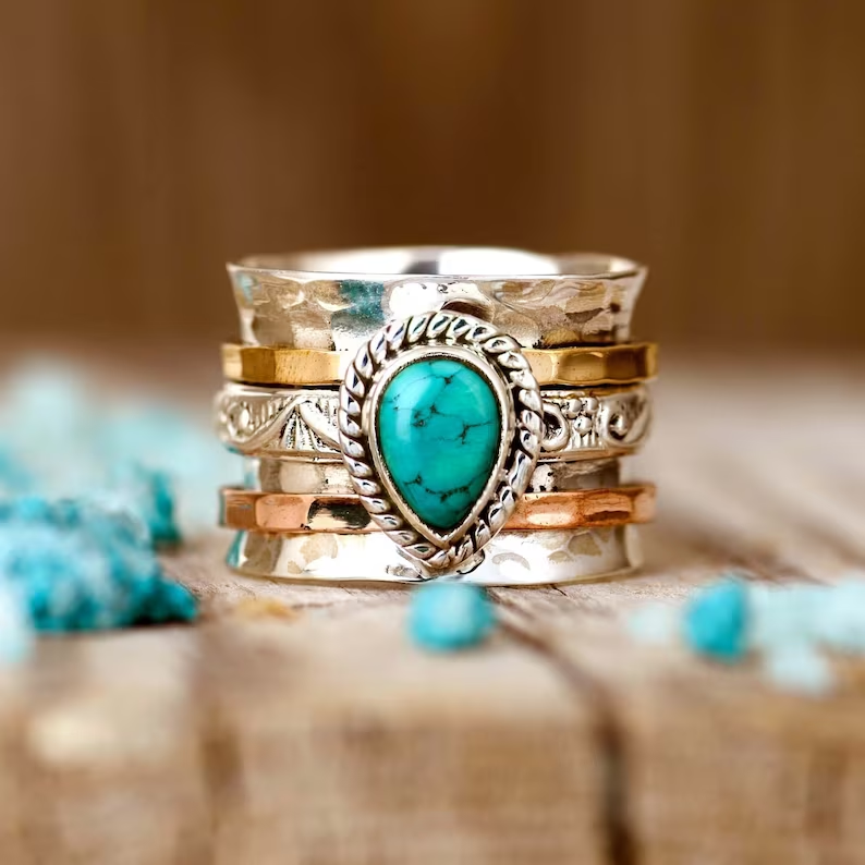 Anillo de Plata Dorada con Incrustación de Turquesa Antigua