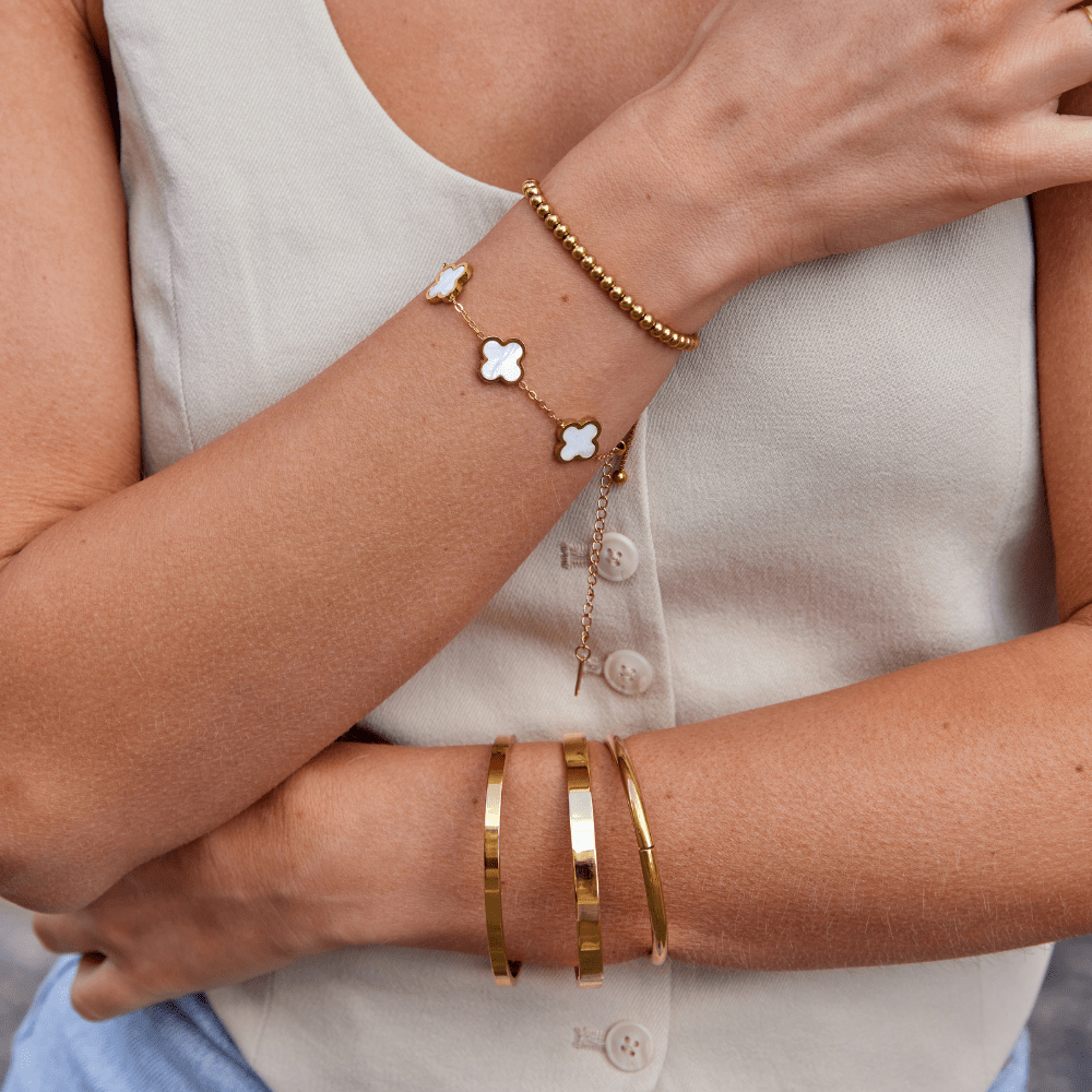 Pulsera rígida dorada Lilah