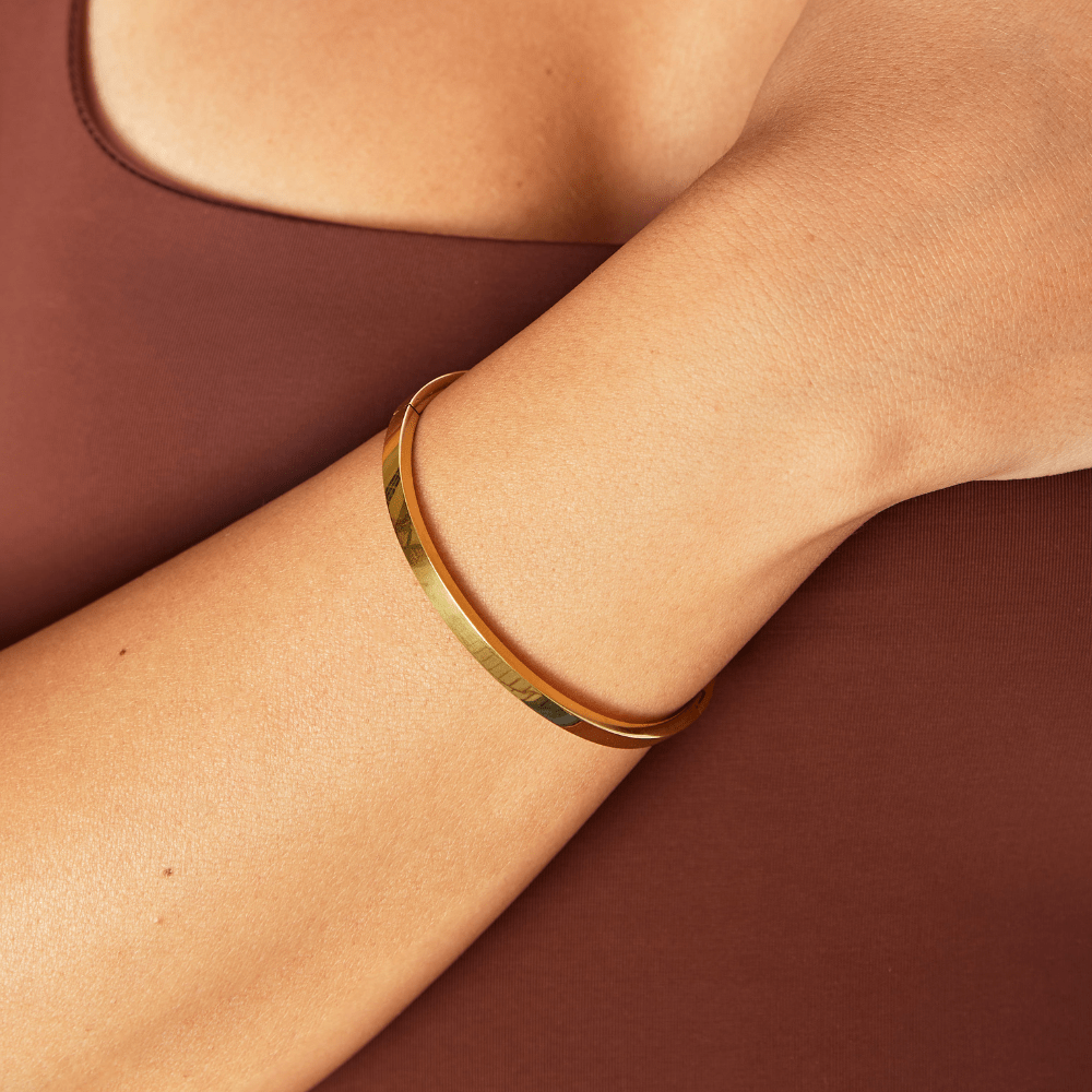Pulsera rígida dorada Lilah