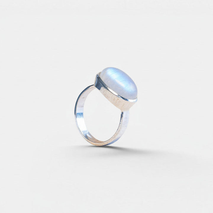 Gran Anillo Ovalado de Piedra de Luna en Plata Esterlina 925 – Hecho a Mano