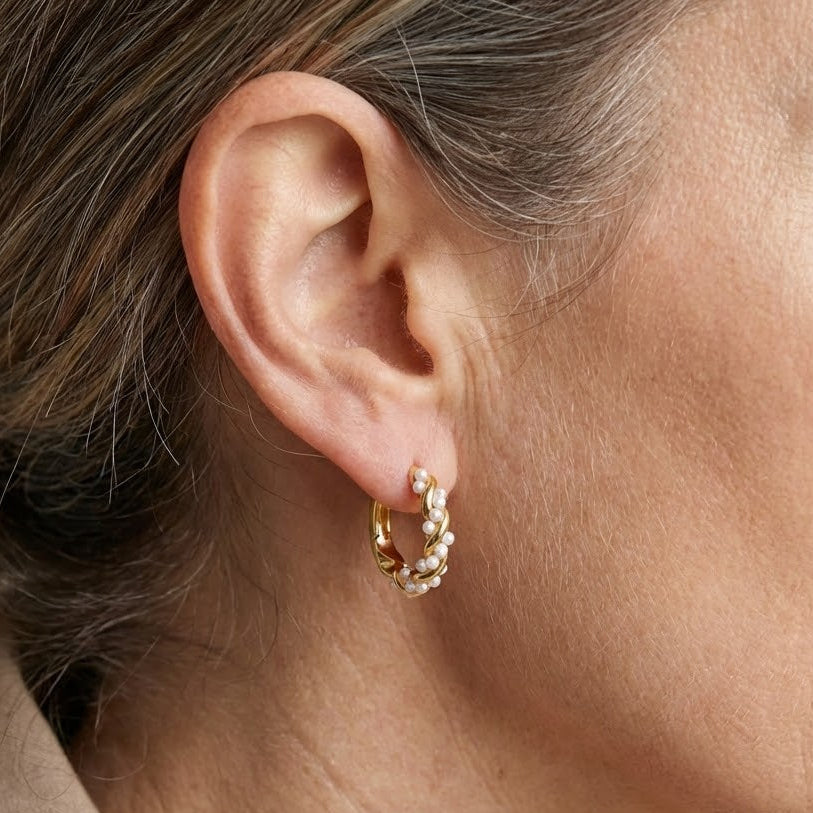 Pendientes de aro con perlas trenzadas
